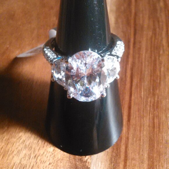 White Cubic Zirconia Sterling Silver Ring (Size 6.75) - Picture 14 of 16